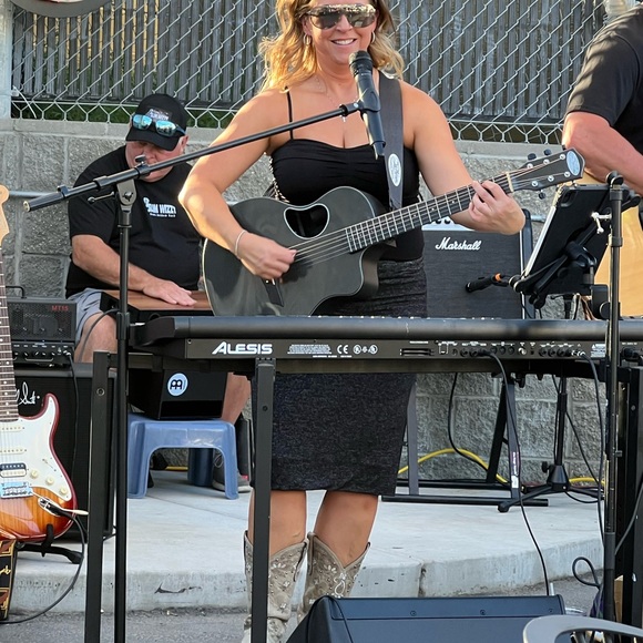 Meet your Posher, Amy - Picture 4 of 5